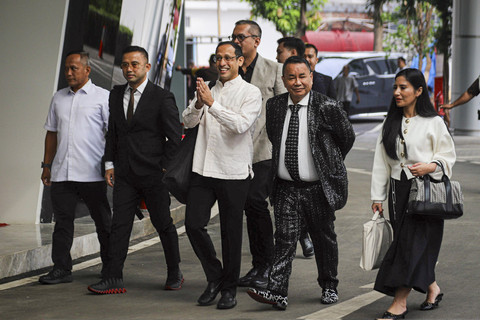 Menteri Pendidikan, Kebudayaan, Riset, dan Teknologi (Mendikbudristek) 2019-2024 Nadiem Makarim tiba untuk memenuhi panggilan pemeriksaan di Jampidsus, Kejaksaan Agung, Jakarta Selatan, Selasa (15/7/2025). Foto: Iqbal Firdaus/kumparan