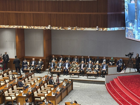 Menteri Keuangan Sri Mulyani di Rapat Paripurna DPR RI ke-24 masa sidang IV tahun 2024-2025 di Kompleks Parlemen, Senayan, Jakarta pada Selasa (15/7/2025). Foto: Abid Raihan/kumparan
