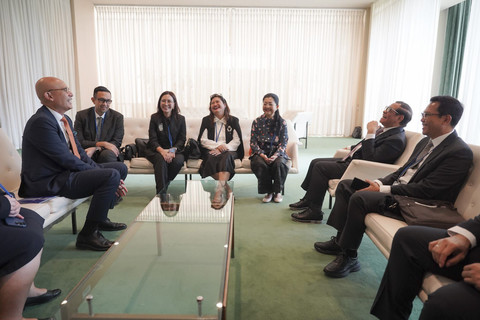 Gubernur DKI Jakarta, Pramono Anung Wibowo, bersama dengan Wakil Menteri Luar Negeri Republik Indonesia, Arrmanatha Nasir, menghadiri sesi pembukaan High Level Political Forum on Sustainable Development (HLPF) di markas besar PBB, Senin (14/7/2025). Foto: Pemprov DKI Jakarta