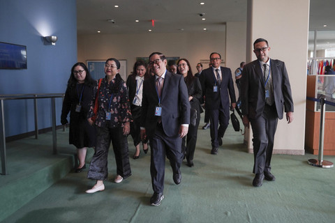 Gubernur DKI Jakarta, Pramono Anung Wibowo, bersama dengan Wakil Menteri Luar Negeri Republik Indonesia, Arrmanatha Nasir, menghadiri sesi pembukaan High Level Political Forum on Sustainable Development (HLPF) di markas besar PBB, Senin (14/7/2025). Foto: Pemprov DKI Jakarta