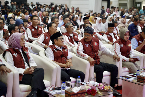 Mensos Saifullah Yusuf (Gus Ipul) dan Menko Pemberdayaan Masyarakat Muhaimin Iskandar (Cak Imin) usai Pembukaan MPLS di Sekolah Rakyat Menengah Pertama 10 Kabupaten Bogor di Sentra Terpadu Inten Soewono Cibinong, Jawa Barat, Senin (14/7/2025). Foto: Kemensos RI