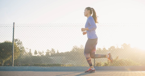 Ilustrasi apa itu joki Strava? Foto: Unsplash/Andrew Tanglao
