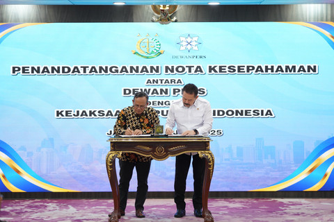 Penandatanganan nota kesepakatan (MoU) Jaksa Agung ST Burhanuddin dengan Dewan Pers di Kejaksaan Agung, Jakarta, Selasa (15/7/2025). Foto: Kejagung RI
