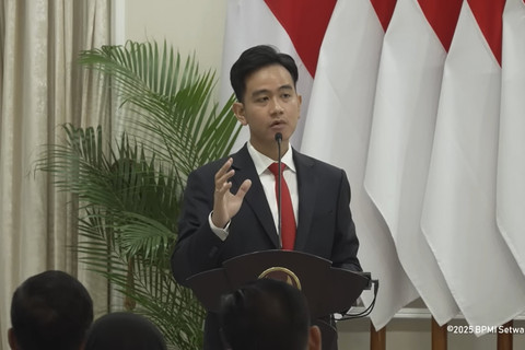 Wapres Gibran Rakabuming Raka menyampaikan paparan saat memberikan pembekalan peserta P4N Lemhannas di Lembaga Ketahanan Nasional, Jakarta, Senin (14/7/2025). Foto: Youtube/ Setwapres RI