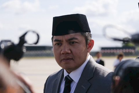 Sekretaris Kabinet (Seskab) Letkol Teddy Indra Wijaya di Bandara Orly, Paris, Prancis, Selasa (15/7/2025). Foto: Luthfi Humam/kumparan