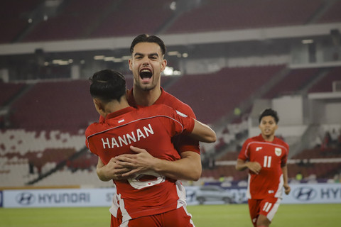 Pemain Timnas Indonesia Jens Raven berselebrasi bersama rekan setimnnya usai mencetak gol ke gawang Timnas Brunei Darussalam pada pertandingan Grup A Piala AFF U-23 2025 di Stadion Utama Gelora Bung Karno (SUGBK), Jakarta, Selasa (15/7/2025). Foto: Jamal Ramadhan/kumparan
