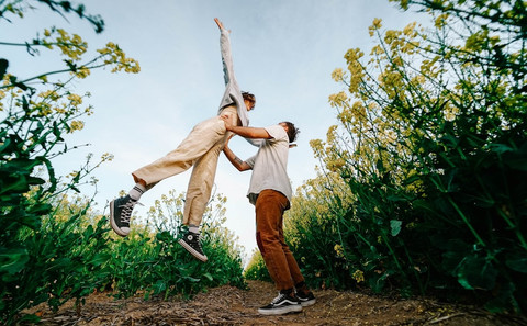 Istri dari Masa Depan Versi Series dan Film Sumber Unsplash/Toa Heftiba