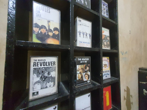 Koleksi lain dari kaset pita milik Adi, beberapa kaset yang digemarinya yakni kaset The Beatles/Anyelir.