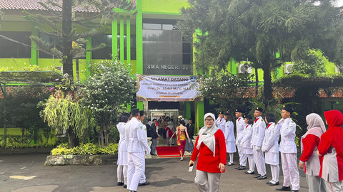 Suasana MPLS Ramah saat ditinjau oleh Menteri Pendidikan Dasar dan Menengah Abdul Mu'ti di SMA Negeri 39 Jakarta, Rabu (16/7/2025). Foto: Nasywa Athifah/kumparan