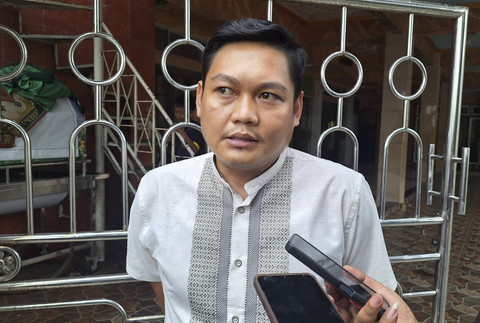 Ketua RW 11, Jakasampurna, Bekasi Barat, Kota Bekasi, Fikri Ardiansyah, saat dijumpai kumparan di lokasi, Selasa (15/7/2025). Foto: kumparan