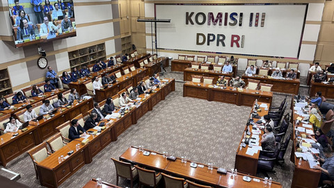 Komisi III DPR RI RDPU dengan Solidaritas Advokat Untuk Kebenaran dan Anti Kriminalisasi membahas impunitas advokat, Rabu (16/7/2025). Foto: Haya Syahira/kumparan
