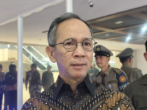 Ketua Dewan Komisioner OJK Mahendra Siregar di Kompleks Parlemen Senayan, Jakarta, Rabu (16/7). Foto: Widya Islamiati/kumparan