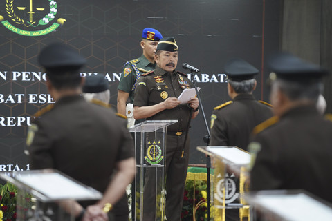 Jaksa Agung ST Burhanuddin memberikan sambutan pada acara upacara pelantikan 34 pejabat lingkungan Korps Adhyaksa di Gedung Utama Kejaksaan Agung, Jakarta Selatan, Rabu (16/7/2025). Foto: Dok. Kejagung