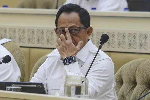 Menteri Dalam Negeri (Mendagri) Tito Karnavian bersiap mengikuti Rapat Kerja (Raker) dan Rapat Dengar Pendapat (RDP) dengan Komisi II DPR di Kompleks Parlemen, Senayan, Jakarta, Rabu (16/7/2025). Foto: Asprilla Dwi Adha/ANTARA FOTO