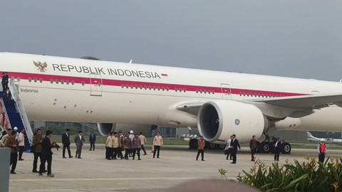 Presiden Republik Indonesia Prabowo Subianto tiba di Lanud Halim Perdanakusuma, Jakarta Timur, Rabu (16/7/2025). Foto: Zamachsyari/kumparan