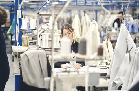 Ilustrasi buruh textile. Foto: seeshooteatrepeat/Shutterstock