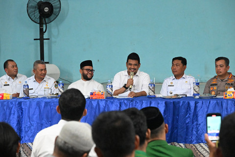 Gubernur Sumatera Utara Bobby Nasution (empat kiri) melakukan mediasi terkait sengketa gedung Al Washliyah dan Pemkab Deli Serdang pada Rabu (16/7/2025). Foto: Dok. Pemprov Sumatera Utara