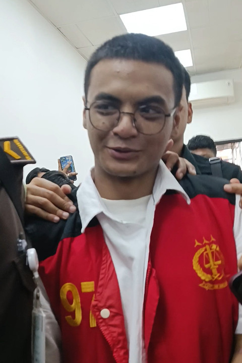 Vadel Badjideh kembali jalani persidangan kasus asusila di PN Jakarta Selatan, Rabu (16/7/2025). Foto: Giovanni/kumparan