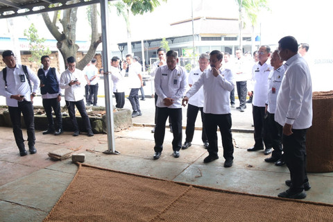 Menteri Imipas Agus Andrianto meninjau ruang kegiatan kerja Lapas Kelas IIA Garut, pada Rabu (16/7/2025). Foto: Kemenimipas