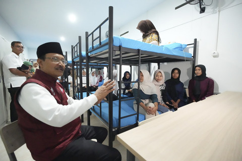 Mensos Saifullah Yusuf meninjau Sekolah Rakyat Menengah Atas (SMRA) 19 Bantul di Sentra Terpadu Prof Dr Soeharso Sonosewu, Kabupaten Bantul, DIY pada Rabu (16/7/2025) malam. Foto: Dok. Kemensos