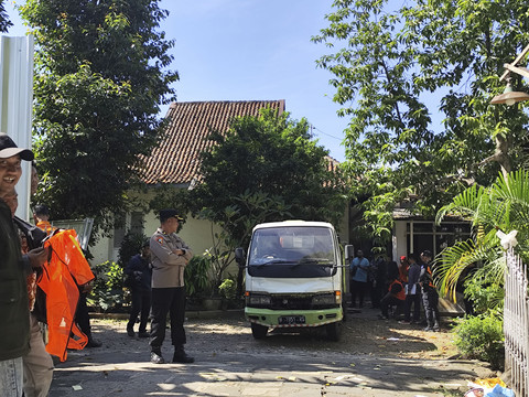Proses eksekusi rumah dinas milik PT KAI di Kelurahan Randusari, Kecamatan Semarang Selatan, Kota Semarang. Foto: Intan Alliva Khansa/kumparan