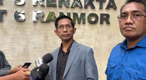 Waketum Projo, Freddy Damanik (kiri), saat dimintai keterangan di Polda Metro Jaya pada Kamis (17/7). Foto: Rachmadi Rasyad/kumparan