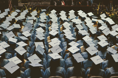 Ilustrasi Syarat Cumlaude UNJ, sumber gambar unsplash/Joshua Hoehne
