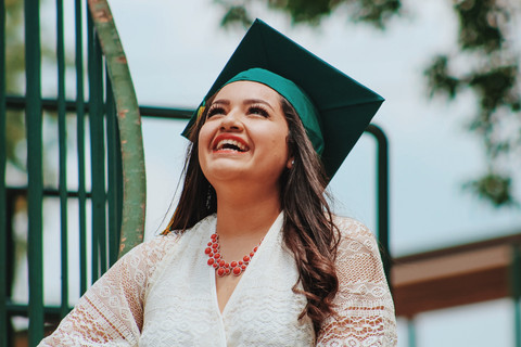 Ilustrasi Syarat Cumlaude UNJ, sumber gambar unsplash/juan Ramos