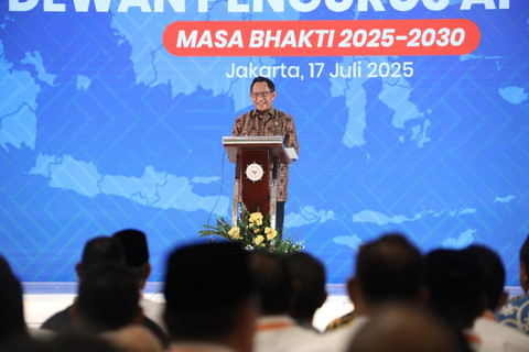 Mendagri Muhammad Tito Karnavian secara resmi mengukuhkan Dewan Pengurus Asosiasi Pemerintah Kabupaten Seluruh Indonesia (APKASI) masa bakti 2025-2030 di Hotel Grand Sahid Jaya, Jakarta, Kamis (17/7/2025). Foto: Dok. Kemendagri