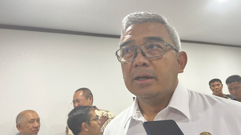 Wali Kota Bandung Muhammad Farhan saat ditemui di Kantor Kemenko Pangan, Jalan Imam Bonjol, Jakarta Pusat, Kamis (17/7/2025).  Foto: Nasywa Athifah/kumparan