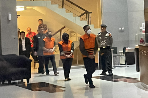 KPK tahan empat orang tersangka kasus dugaan pemerasan TKA Kemnaker, Kamis (17/7/2025). Foto: Fadhil Pramudya/kumparan