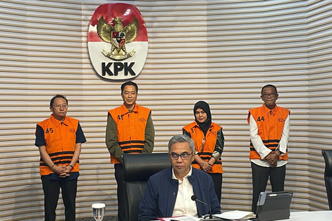 Konferensi pers penahanan terhadap empat orang tersangka kasus dugaan pemerasan TKA Kemnaker, di Gedung Merah Putih KPK, Jakarta, Kamis (17/7/2025). Foto: Fadhil Pramudya/kumparan