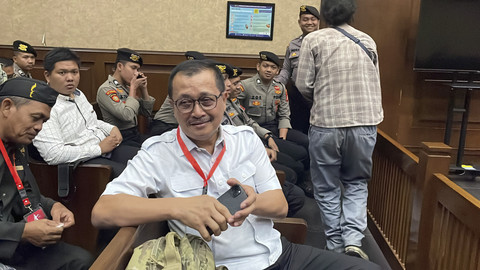 Mantan Wakapolri, Komjen Pol (Purn) Oegroseno, menghadiri Hasto Kristiyanto di Pengadilan Tipikor Jakarta, Jumat (18/7/2025). Foto: Fadhil Pramudya/kumparan