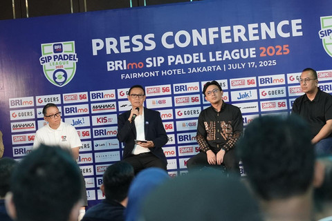 Direktur Network dan Retail Funding BRI, Aquarius Rudianto (kedua dari kiri) pada press conference BRImo SIP Padel League 2025 di Fairmont Hotel Jakarta, Kamis (17/7). Foto: Dok. BRI