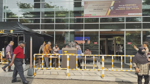 Penjagaan ketat polisi di Pengadilan Negeri Jakarta Pusat, Jumat (18/7/2025). Foto: Jonathan Devin/kumparan
