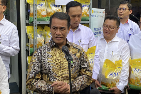 Menteri Pertanian (Mentan) Andi Amran Sulaiman pada Acara Peluncuran Beras Stabilisasi Pasokan dan Harga Pangan (SPHP) di Pos Indonesia, Fatmawati, Jakarta Selatan, Jumat (18/7/2025). Foto: Muhammad Fhandra Hardiyon/kumparan