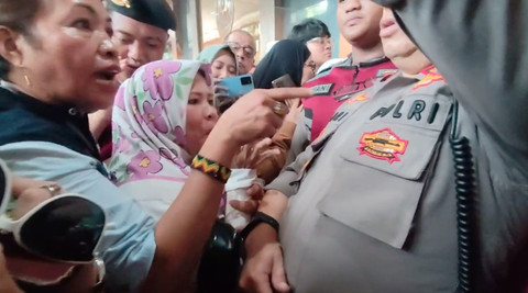 Suasana di depan pintu masuk ruang sidang Tom Lembong, Jumat (18/7/2025). Dok: Jonathan/kumparan