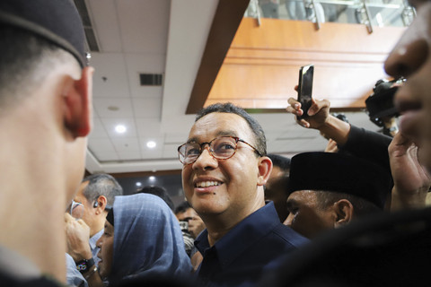 Gubernur Jakarta 2017-2022, Anies Baswedan menghadiri sidang vonis kasus dugaan korupsi importasi gula, yang menjerat eks Mendag Thomas Trikasih Lembong atau Tom Lembong sebagai terdakwa, di Pengadilan Tipikor Jakarta, Jumat (18/7/2025). Foto: Iqbal Firdaus/kumparan