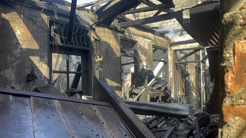 TKP kebakaran di Jalan kutilang, Bukit Duri, Tebet, Jakarta Selatan, Sabtu (19/7/2025). Foto: Rayyan Farhansyah/kumparan