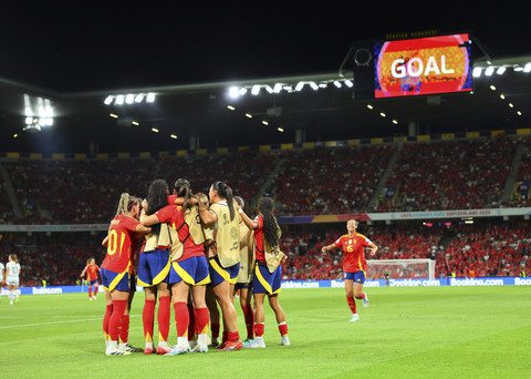 Sejumlah pemain Timnas Spanyol wanita Esther Gonzalez berselebrasi usai mencetak gol ke gawang Timnas Swiss wanita dalam pertandingan perempat final Piala EURO wanita 2025 di Stadion Wankdorf, Bern, Swiss, Jumat (18/7/202... </div>
<div class=