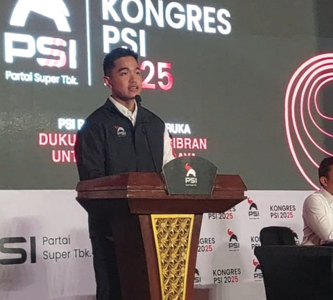 Kaesang memberikan sambutan usai terpilih menjadi Ketum PSI, Sabtu (19/7/2025). Dok: kumparan
