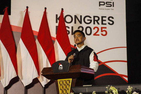Ketua Umum PSI Partai Super Terbuka terpilih Kaesang Pangarep menyampaikan pidato kemenangannya saat kongres PSI Partai Super Terbuka di Solo, Jawa Tengah, Sabtu (19/7/2025). Foto: ANTARAFOTO/Maulana Surya