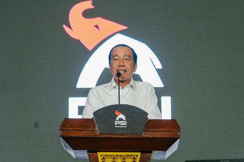 Presiden ke-7 Joko Widodo memberikan sambutan pada acara pemilihan raya PSI di Gedung Graha Saba Buana, Kota Surakarta, Sabtu (19/7/2025). Foto: Dok. PSI