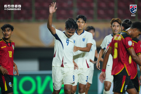Pemain Timnas Thailand U-23, Yotsakon Burapha (#9), mencetak gol saat lawan Timor Leste dalam laga Grup B Piala AFF U-23 2025 di Stadion Patriot Candrabhaga, Bekasi, Jawa Barat, pada Sabtu (19/7). Foto: Facebook Changsuek