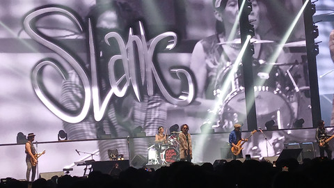 Grup band Slank guncangkan panggung SKYAVENUE 2025, di Istora Senayan, Jakarta, Sabtu (19/7)  Foto: Vincentius Mario/kumparan