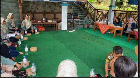 Peduli Petani, Kampus di Surabaya Beri Pelatihan Olahan Buah Salak