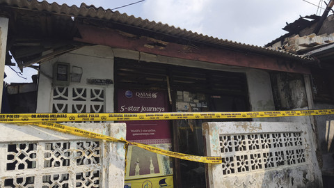 Garis polisi terpasang salah satu rumah di lokasi kebakaran Bukit Duri, Jakarta Selatan, Sabtu (20/7/2025). Foto: Thomas Bosco/kum...                    </div>

                    <div class=