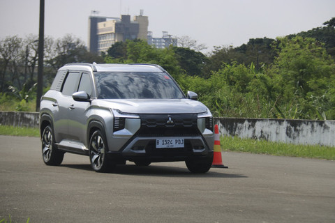 Media first drive Mitsubishi Destinator di Sirkuit Sentul, Sabtu (19/7/2025). Foto: Syahrul Ghiffari/kumparan