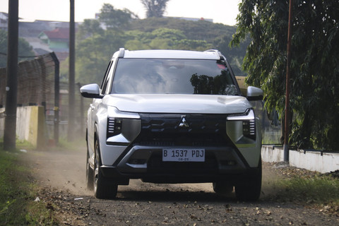 Media first drive Mitsubishi Destinator di Sirkuit Sentul, Sabtu (19/7/2025). Foto: Syahrul Ghiffari/kumparan