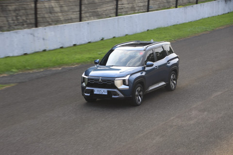 Media first drive Mitsubishi Destinator di Sirkuit Sentul, Sabtu (19/7/2025). Foto: Mitsubishi Motors